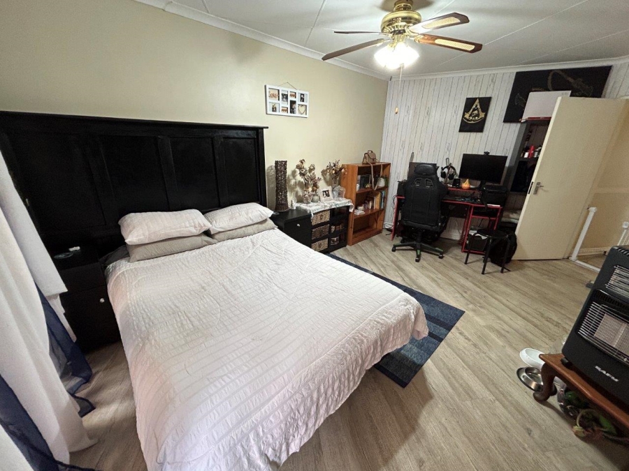 6 Bedroom Property for Sale in Wavecrest Eastern Cape